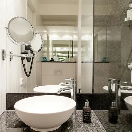 One Berlin-hauptbahnhof 3*