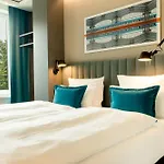 One Berlin-hauptbahnhof 3*