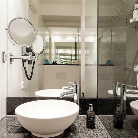 One Berlin-hauptbahnhof 3*