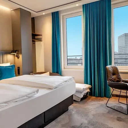 One Berlin-hauptbahnhof 3*