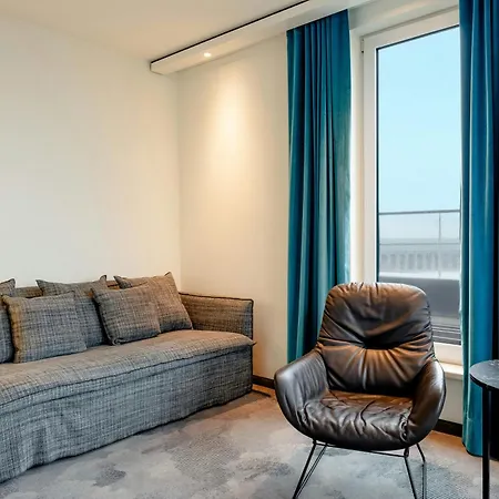 One Berlin-hauptbahnhof 3*